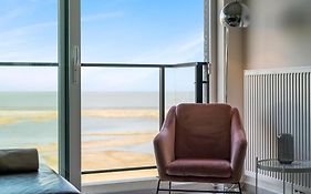 Ontspannen aan zee app met frontaal zeezicht - 4p